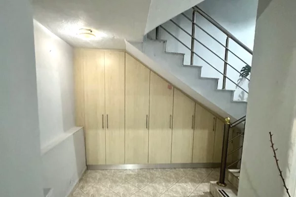 Shtepi me qera Apartament ne Tirane, 3+1, Mobilimi E mobiluar, Pagesa 800  Euro.