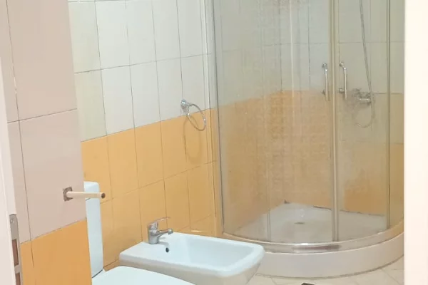 Shtepi me qera Apartament ne Tirane, 2+1, Mobilimi E mobiluar, Pagesa 60,000  Leke.