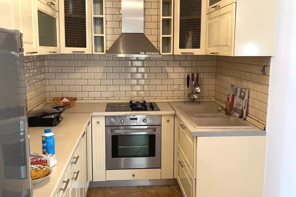 Shtepi me qera Apartament ne Tirane, 1+1, Mobilimi E mobiluar, Pagesa 350  Euro.