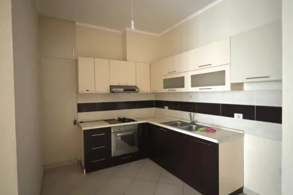 Shitet apartament 1+1 tek Kompleksi Kika 2