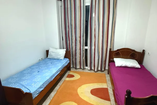 Shtepi ne shitje Apartament ne Tirane, 2+1, Mobilimi E mobiluar, Pagesa 130,000  Euro.