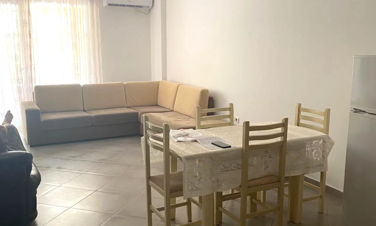 Shtepi ne shitje Apartament ne Tirane, 2+1, Mobilimi E mobiluar, Pagesa 55,000  Leke.