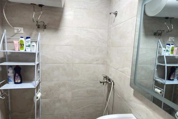 Shtepi me qera Apartament ne Tirane, 1+1, Mobilimi E mobiluar, Pagesa 450  Euro.