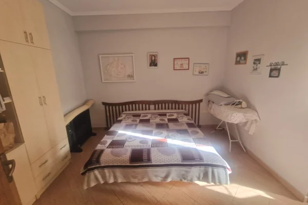 Shtepi ne shitje Apartament ne Tirane, 3+1, Mobilimi E mobiluar, Pagesa 270,000  Euro.