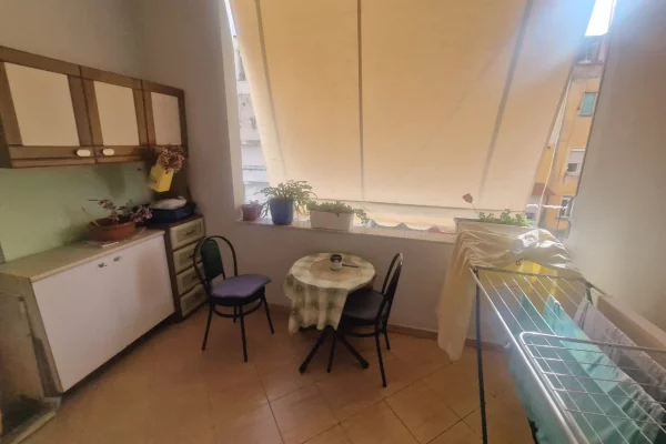 Shtepi ne shitje Apartament ne Tirane, 3+1, Mobilimi E mobiluar, Pagesa 270,000  Euro.