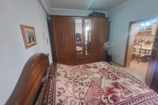 Shtepi ne shitje Apartament ne Tirane, 3+1, Mobilimi E mobiluar, Pagesa 270,000  Euro.