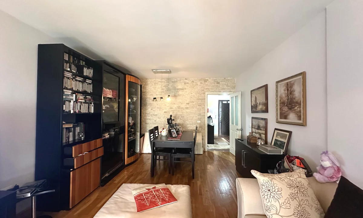 Shtepi ne shitje Apartament ne Tirane, 2+1, Mobilimi E mobiluar, Pagesa 220,000  Euro.