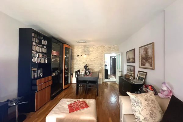 Shtepi ne shitje Apartament ne Tirane, 2+1, Mobilimi E mobiluar, Pagesa 220,000  Euro.