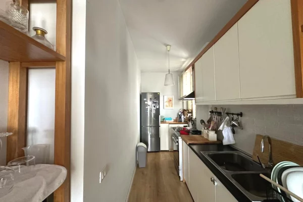 Shtepi me qera Apartament ne Tirane, 1+1, Mobilimi E mobiluar, Pagesa 900  Euro.