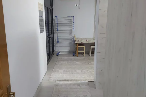 Shtepi me qera Apartament ne Tirane, Garsoniere, Mobilimi E mobiluar, Pagesa 45,000  Leke.