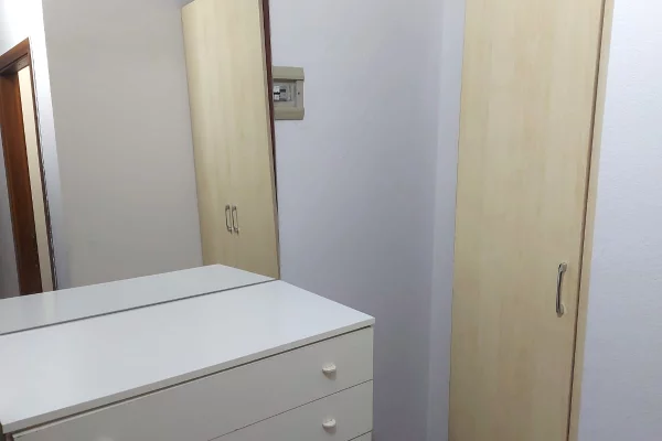 Shtepi me qera Apartament ne Tirane, Garsoniere, Mobilimi E mobiluar, Pagesa 45,000  Leke.