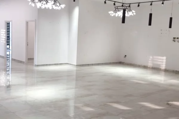 Ambient biznesi me qera 3+1 ne Tirane - 3,200 Euro