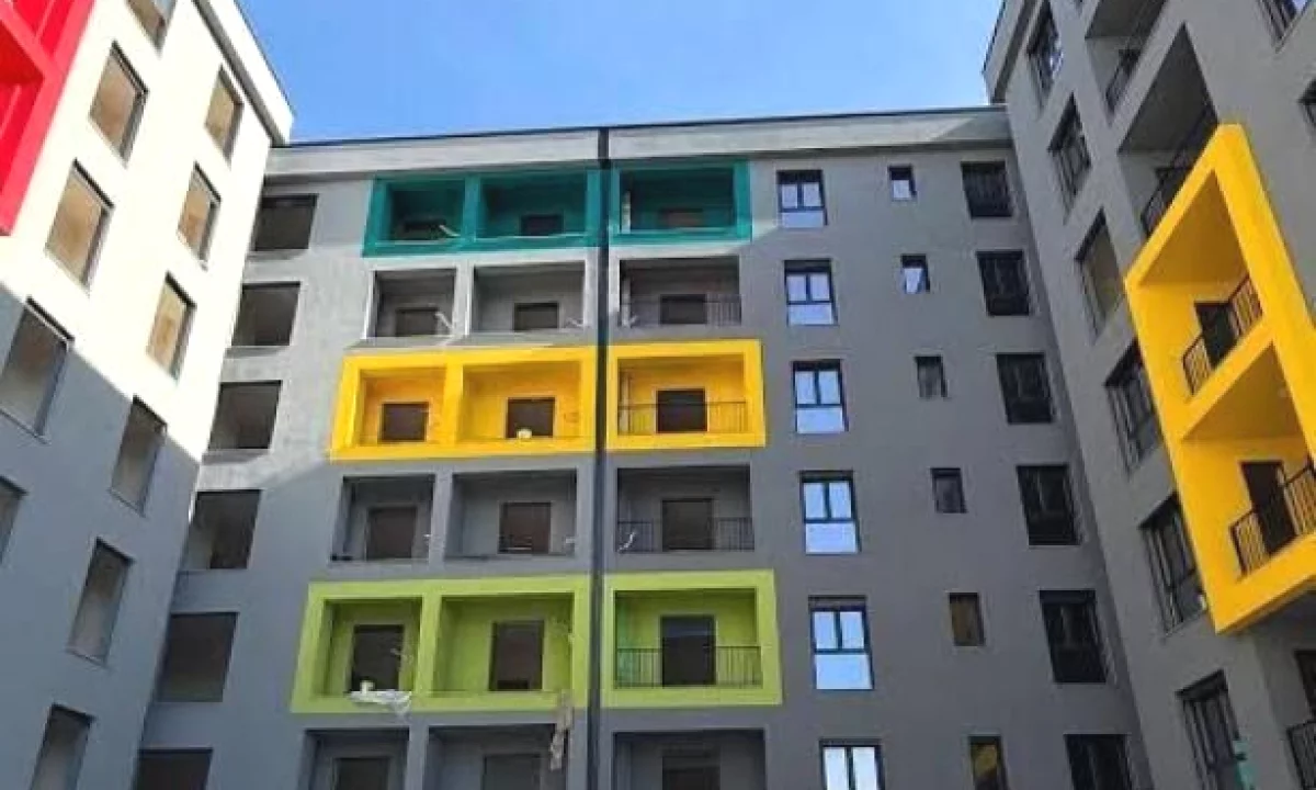Shtepi ne shitje Apartament ne Tirane, 1+1, Mobilimi Bosh, pa mobiluar, Pagesa 85,000  Euro.