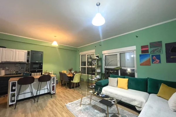 Shtepi ne shitje Apartament ne Tirane, 2+1, Mobilimi E mobiluar, Pagesa 165,000  Euro.