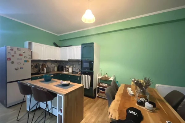 Shtepi ne shitje Apartament ne Tirane, 2+1, Mobilimi E mobiluar, Pagesa 165,000  Euro.