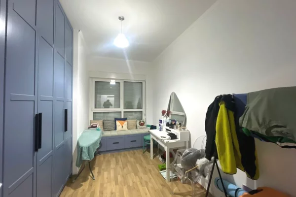 Shtepi ne shitje Apartament ne Tirane, 2+1, Mobilimi E mobiluar, Pagesa 165,000  Euro.