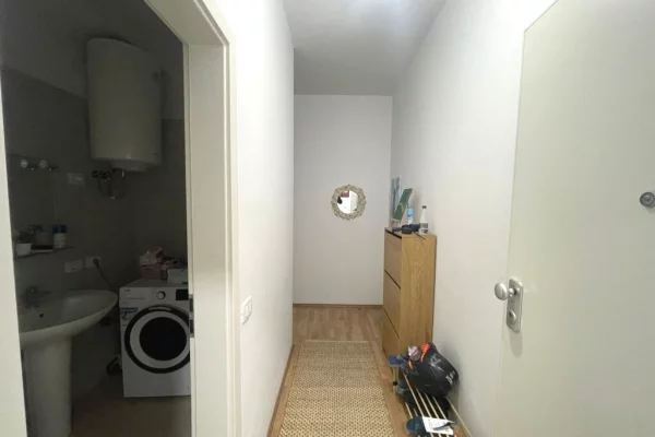 Shtepi ne shitje Apartament ne Tirane, 2+1, Mobilimi E mobiluar, Pagesa 165,000  Euro.