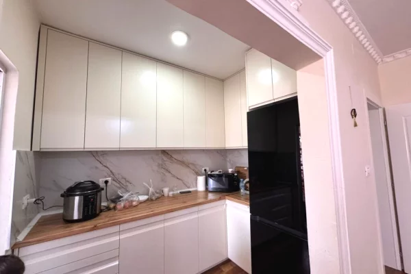 Shtepi ne shitje Apartament ne Tirane, 1+1, Mobilimi E mobiluar, Pagesa 98,000  Euro.