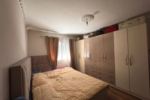 Shtepi ne shitje Apartament ne Tirane, 1+1, Mobilimi E mobiluar, Pagesa 98,000  Euro.