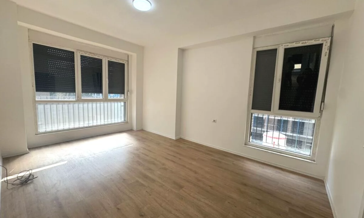 Shtepi ne shitje Apartament ne Tirane, 3+1, Mobilimi Bosh, pa mobiluar, Pagesa 25,000,000  Leke.