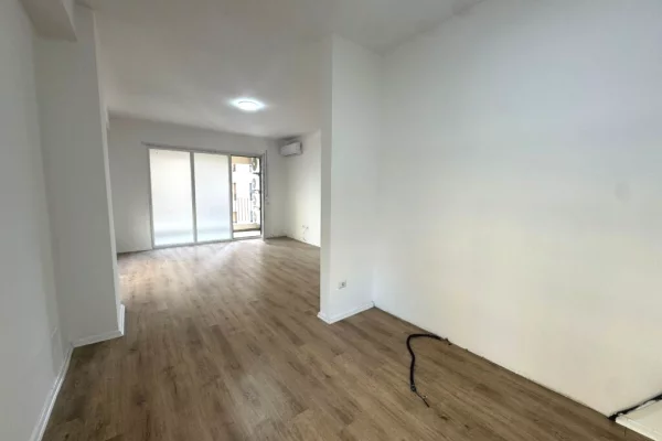 Shtepi ne shitje Apartament ne Tirane, 3+1, Mobilimi Bosh, pa mobiluar, Pagesa 25,000,000  Leke.