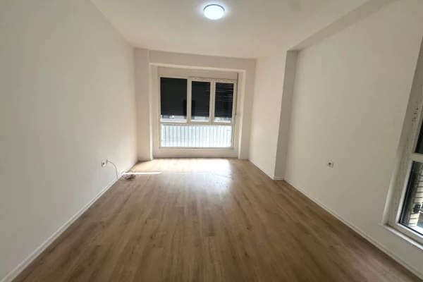 Shtepi ne shitje Apartament ne Tirane, 3+1, Mobilimi Bosh, pa mobiluar, Pagesa 25,000,000  Leke.