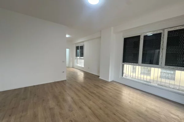 Shtepi ne shitje Apartament ne Tirane, 3+1, Mobilimi Bosh, pa mobiluar, Pagesa 25,000,000  Leke.