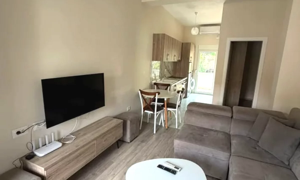 Shtepi me qera Apartament ne Tirane, 1+1, Mobilimi E mobiluar, Pagesa 35,000  Leke.
