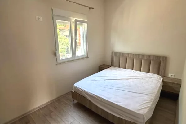 Shtepi me qera Apartament ne Tirane, 1+1, Mobilimi E mobiluar, Pagesa 35,000  Leke.