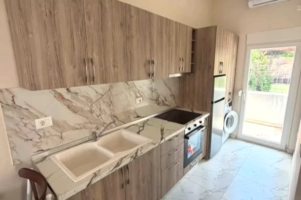 Shtepi me qera Apartament ne Tirane, 1+1, Mobilimi E mobiluar, Pagesa 35,000  Leke.