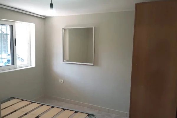 Shtepi me qera Apartament ne Tirane, 1+1, Mobilimi E mobiluar, Pagesa 30,000  Leke.