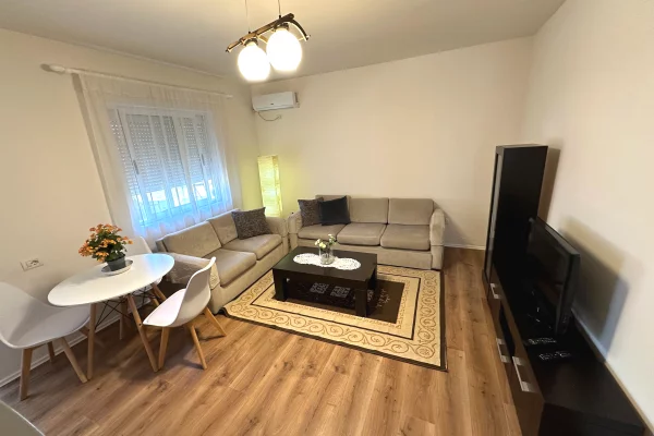 Jepet me qera apartament 1+1 i mobiluar prane Shkolles se Baletit  