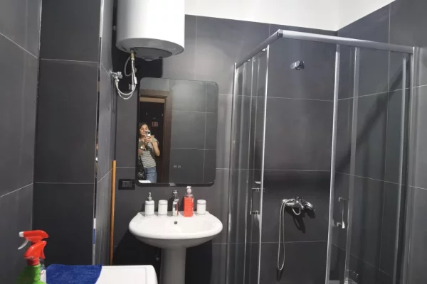 Shtepi me qera Apartament ne Tirane, 3+1, Mobilimi E mobiluar, Pagesa 600  Euro.
