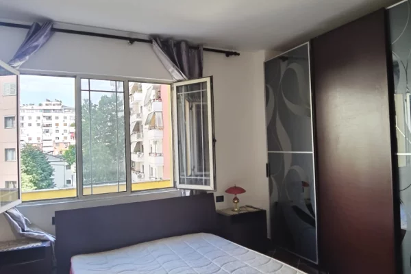 Shtepi me qera Apartament ne Tirane, 3+1, Mobilimi E mobiluar, Pagesa 600  Euro.