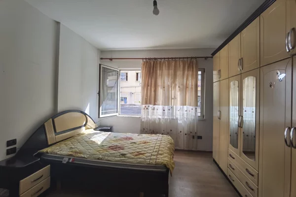 Shtepi me qera Apartament ne Tirane, 3+1, Mobilimi E mobiluar, Pagesa 600  Euro.