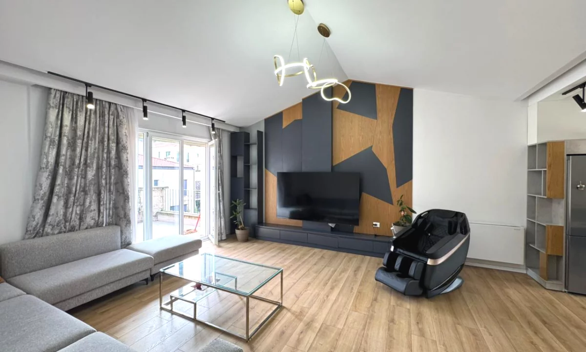 Shtepi me qera Apartament ne Tirane, 3+1, Mobilimi E mobiluar, Pagesa 1,100  Euro.