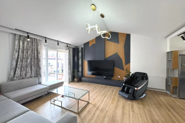 Shtepi me qera Apartament ne Tirane, 3+1, Mobilimi E mobiluar, Pagesa 1,100  Euro.