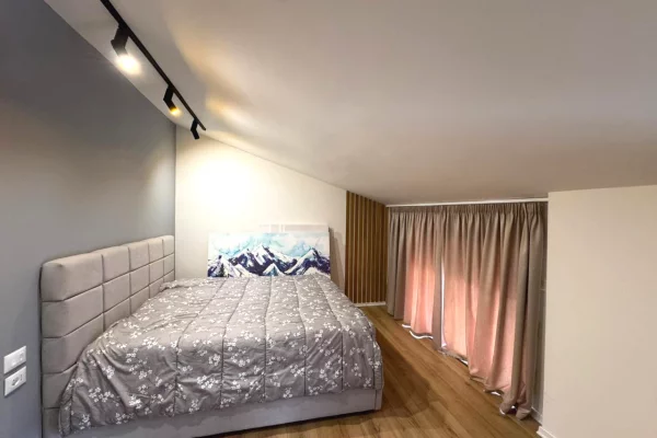 Shtepi me qera Apartament ne Tirane, 3+1, Mobilimi E mobiluar, Pagesa 1,100  Euro.