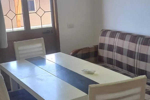 Shtepi me qera Apartament ne Tirane, 2+1, Mobilimi E mobiluar, Pagesa 40,000  Leke.