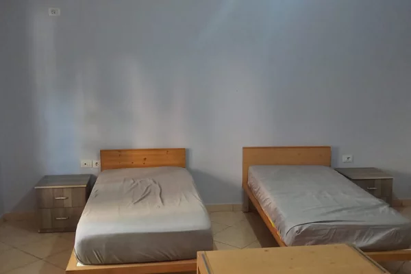 Shtepi me qera Apartament ne Tirane, 2+1, Mobilimi E mobiluar, Pagesa 40,000  Leke.