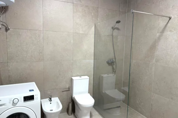 Shtepi me qera Shtepi Private ne Tirane, 2+1, Mobilimi E mobiluar, Pagesa 800  Euro.