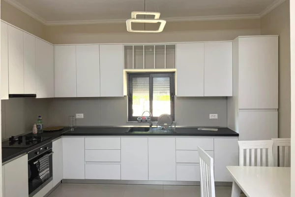 Shtepi me qera Shtepi Private ne Tirane, 2+1, Mobilimi E mobiluar, Pagesa 800  Euro.