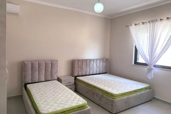 Shtepi me qera Shtepi Private ne Tirane, 2+1, Mobilimi E mobiluar, Pagesa 800  Euro.
