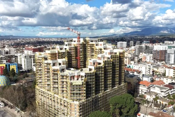 Shtepi ne shitje Apartament ne Tirane, 2+1, Mobilimi Bosh, pa mobiluar, Pagesa 186,000  Euro.