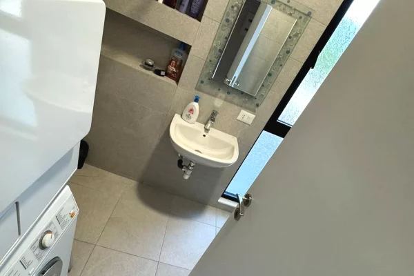 Shtepi ne shitje Apartament ne Tirane, 1+1, Mobilimi E mobiluar, Pagesa 145,000  Euro.