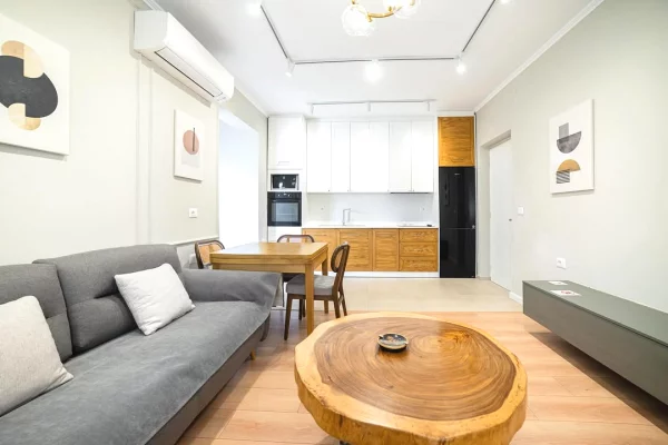 Shtepi ne shitje Apartament ne Tirane, 2+1, Mobilimi E mobiluar, Pagesa 220,000  Euro.
