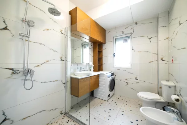 Shtepi ne shitje Apartament ne Tirane, 2+1, Mobilimi E mobiluar, Pagesa 220,000  Euro.