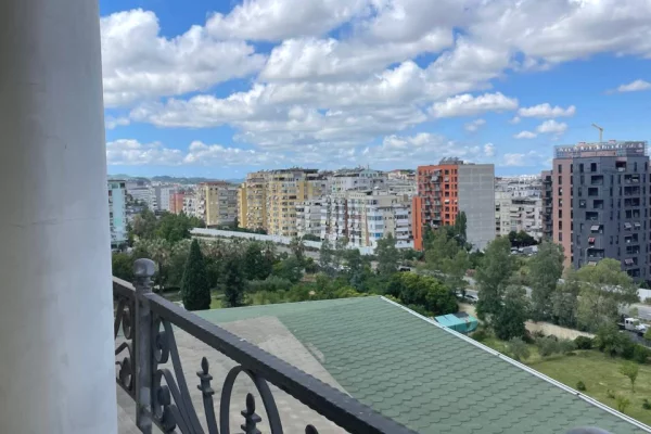 Appartamento in affitto a Tirana 3+1, SemiArredato