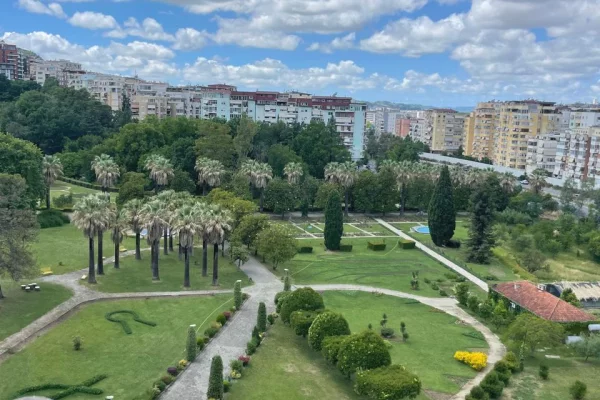 Appartamento in affitto a Tirana 3+1, SemiArredato