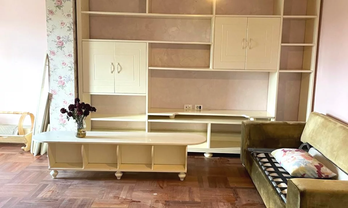 Shtepi me qera Apartament ne Tirane, 3+1, Mobilimi Pjeserisht e mobiluar, Pagesa 800  Euro.